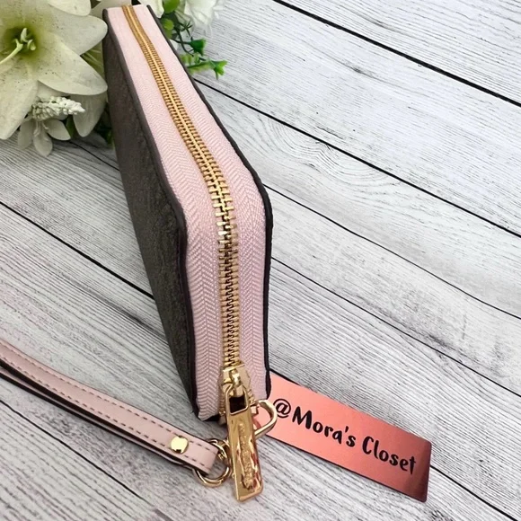 Michael Kors Continental Wallet /Wristlet - Picture 4 of 8